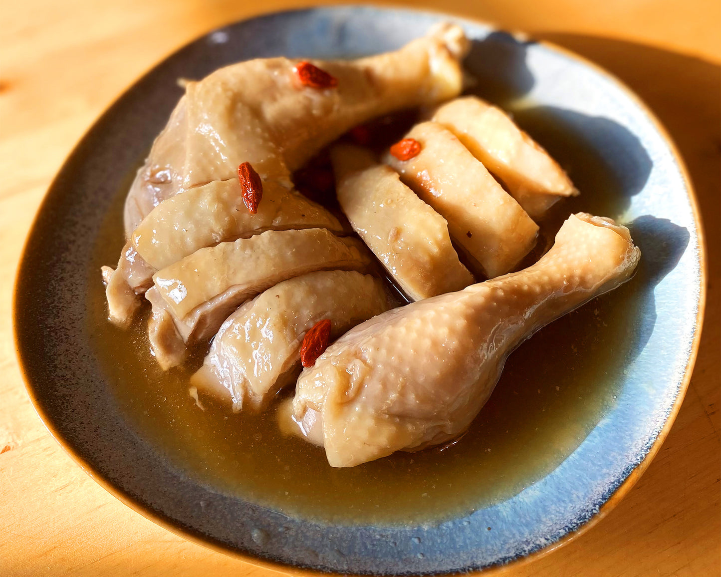 Raw Chicken in drunken style 醉雞（末煮熟）